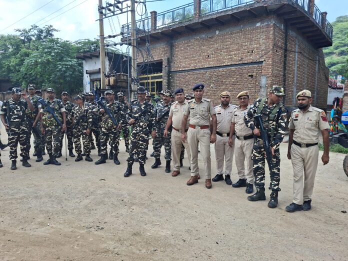 Keeping in view the assembly elections, officers and soldiers of Nuh police and SSB force conducted flag march in Tawadu, Pingawan, Nagina and Nuh areas.