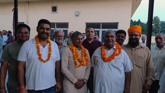 Former Mayor Madan Chauhan promoted government policies in Vishwakarma Mohalla