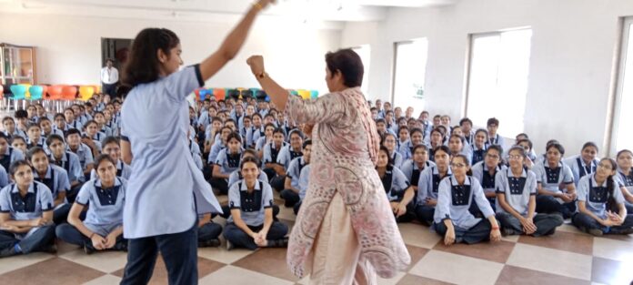 Durga Shakti's team told the students the methods of self-defense