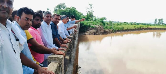 Agriculture Minister Kanwar Pal visited flood affected areas in Sadhaura