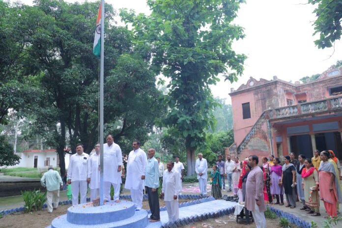 The MLA hoisted the flag at Kasturba Gandhi Ashram