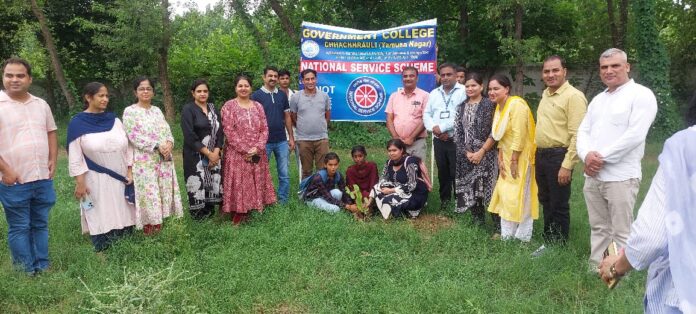 Plantation was done in the college under the campaign 'One tree in the name of mother'