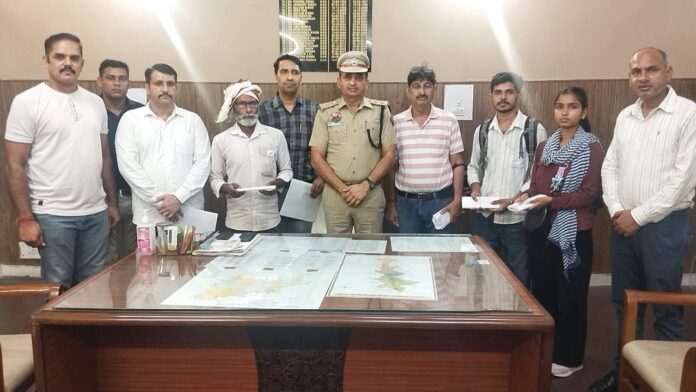 Ambala News : अंबाला साइबर सेल की टीम ने 9 लाख रुपए के गुमशुदा फोन तलाशकर मालिकों को लौटाए