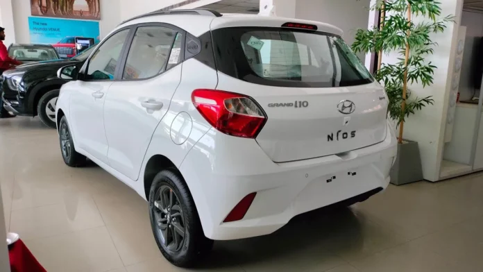 Hyundai i10 Car : मात्र 5 लाख रूपये में मिल रहा है Hyundai i10 गाड़ी का ये धांसू मॉडल कम कीमत में मिलेंगे ये लेटेस्ट फीचर्स