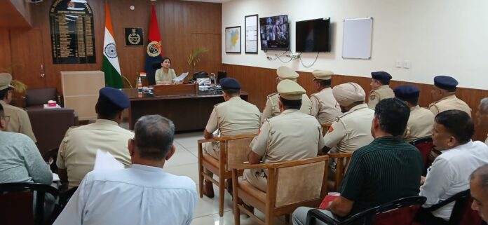 Superintendent of Police Aastha Modi held a meeting with all the police officers