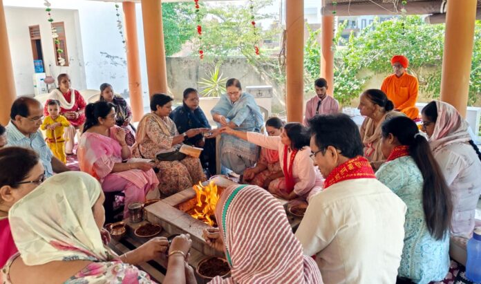 Lord Krishna's birthday was celebrated by Arya Samaj by performing Yagya Havan