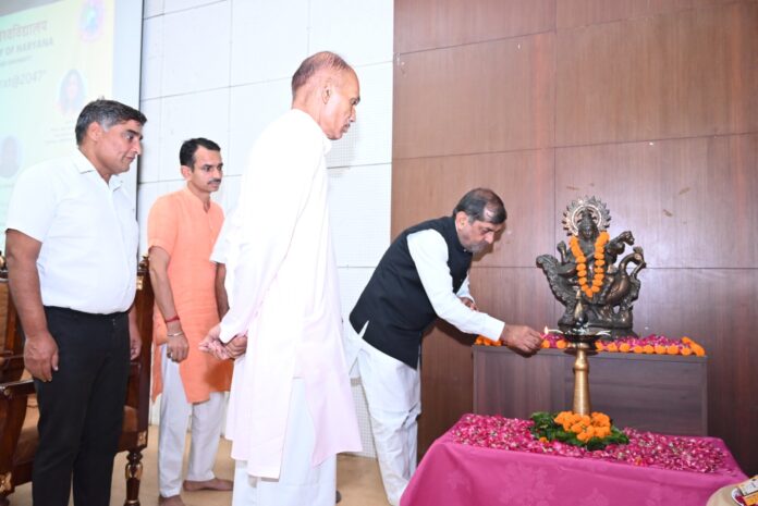 Shri Deepak Sharma Pradeep inaugurating the seminar by lighting the lamp.