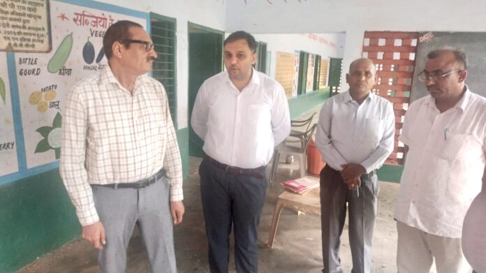 Divisional Commissioner RC Bidhan inspected the polling stations