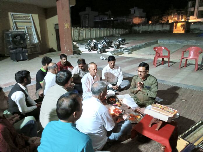 Pre-practice for staging the play started with Ganesh Puja on the stage of Shri Adarsh ​​Ramlila Committee