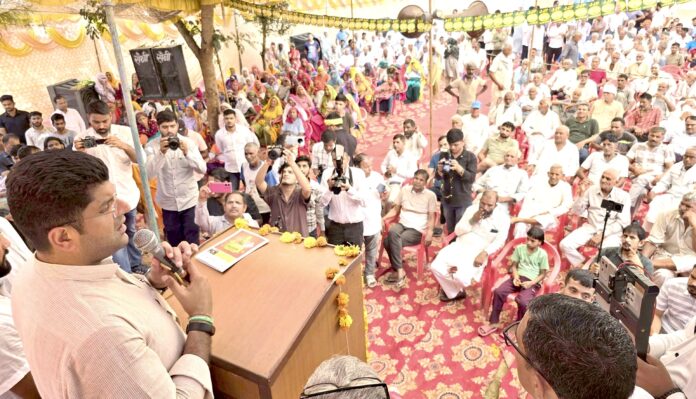 Dushyant Chautala held public meetings in eight villages and Ateli city