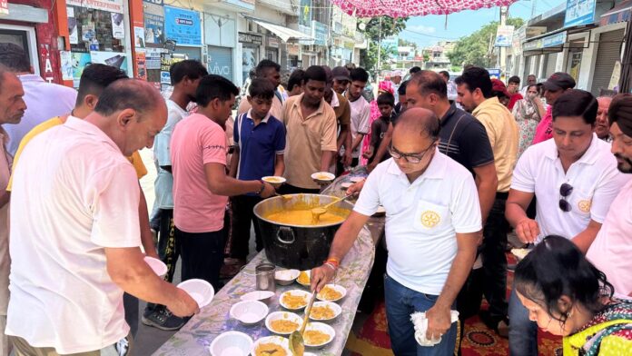 Rotary Club and Innerwheel Club organized a feast for the devotees