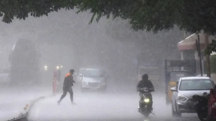 Haryana Weather Update : हरियाणा में जमकर बरसेंगे बादल, इन 10 जिलों में खराब रहेगा मौसम