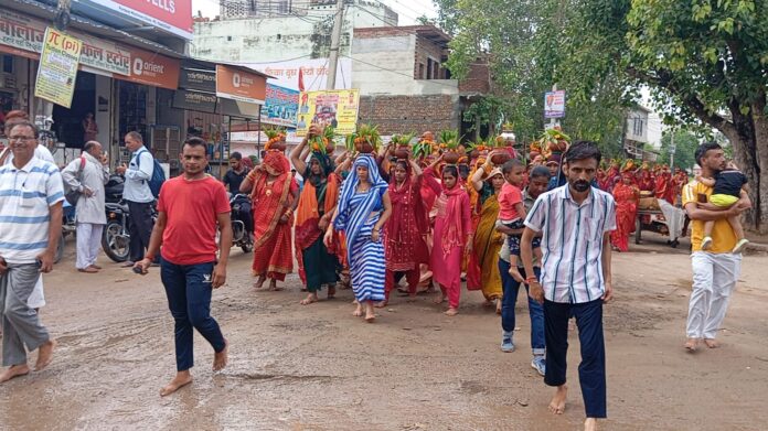 Shiv Mahapuran Katha Gyan Yagna started with a grand Kalash Yatra