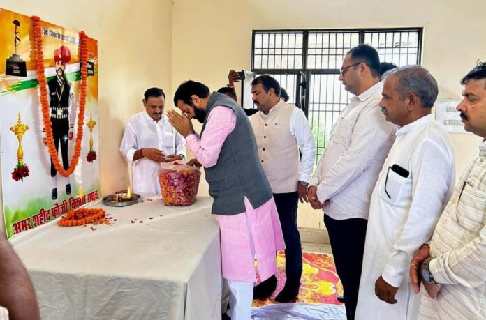 Chief Minister Naib Saini paid tribute to martyr Raghav, consoled the family.