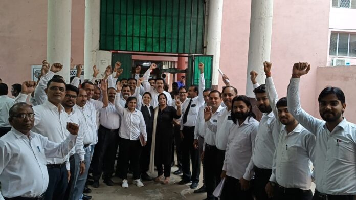 District Bar Association Bhiwani expressed anger against the functioning of the police administration