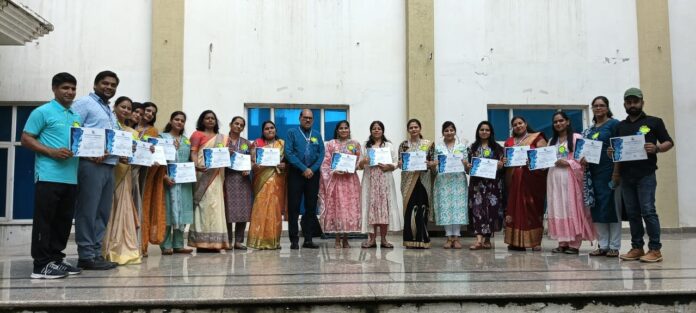 Teacher's Day celebrated with pomp in Vaishya International School