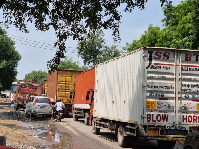 Weather update Nuh Due to waterlogging the wheels of light and heavy vehicles stopped. Waterlogging in many places