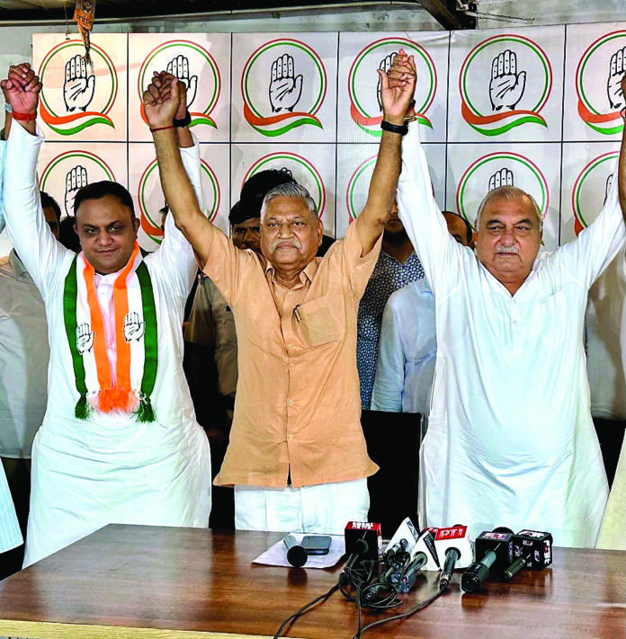 Former president of BJP Kisan Morcha and former MLA Sukhvindra Mandhi and Jagwant Gudana joined Congress.