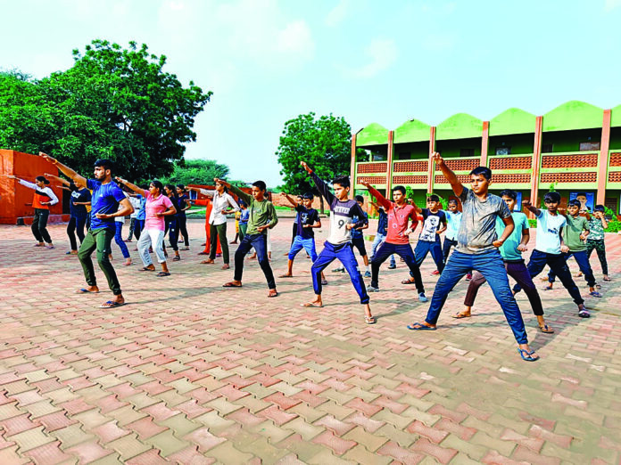 Aryaveer Dal also made students practice Deepasana