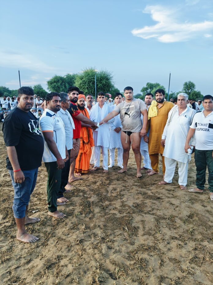 Interesting wrestling match held in Hindokhala Dham Kari Rupa