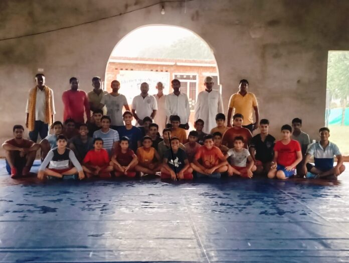 Gothra's Dada Bhainya Akhara stood first in the district level school wrestling competition.