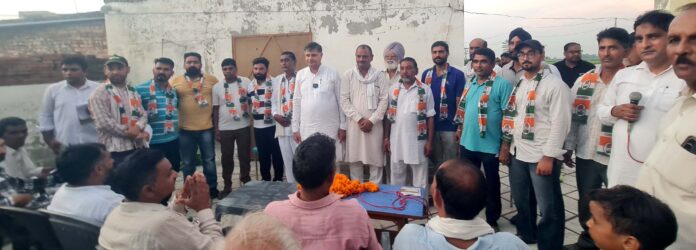 Villagers joined Congress under the leadership of MLA Mewa Singh