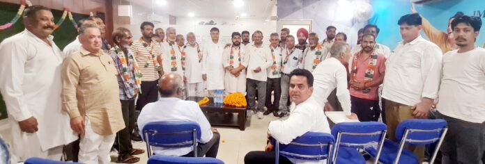 Many block committee members including Jarnail Singh joined Congress