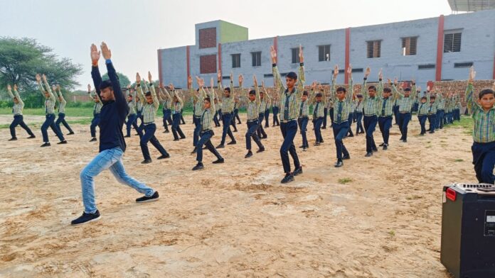 Swami Sachchidananda taught yoga to children