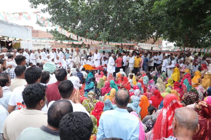 A nomination took place in the district on the second day, an independent candidate from Dadri filled the form.