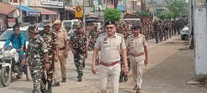 Police alert in view of assembly elections, Charkhi Dadri police and paramilitary force took out flag march