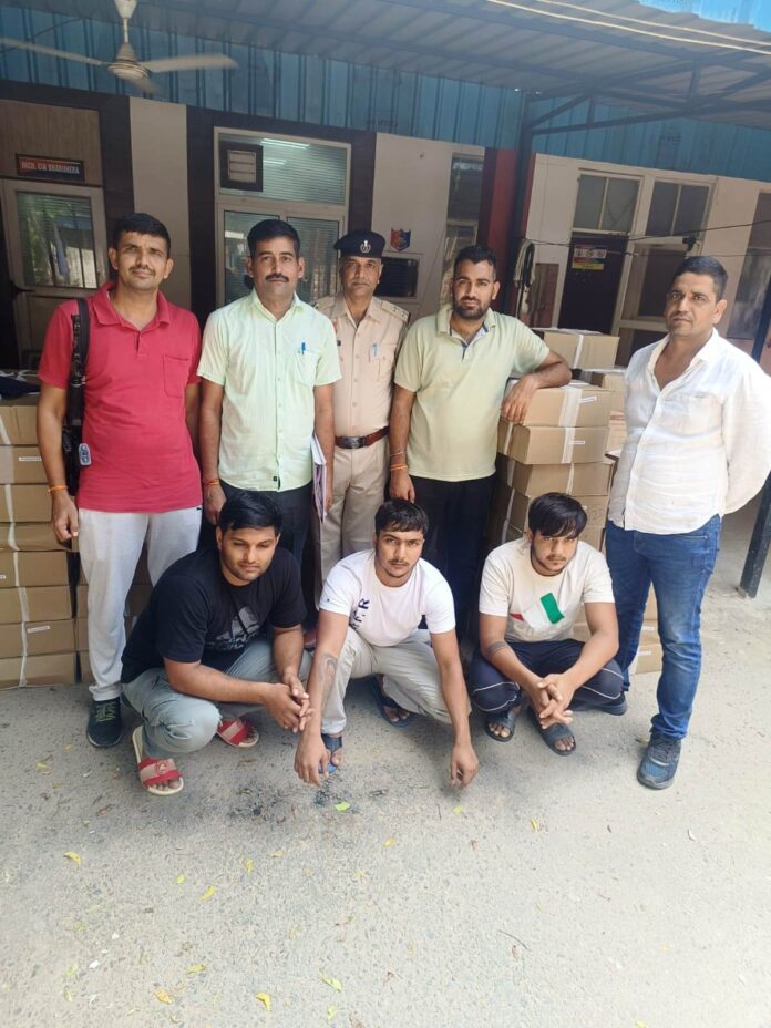 Hundred boxes of liquor recovered from two vehicles