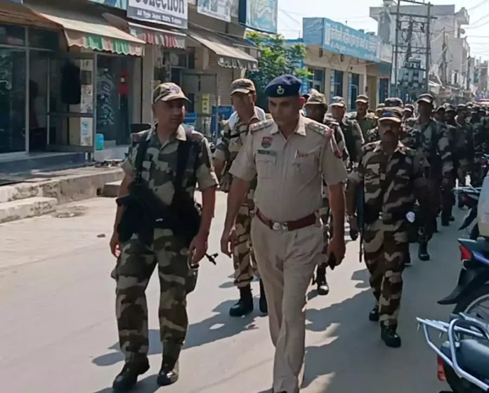 Police and CISF took out a flag march