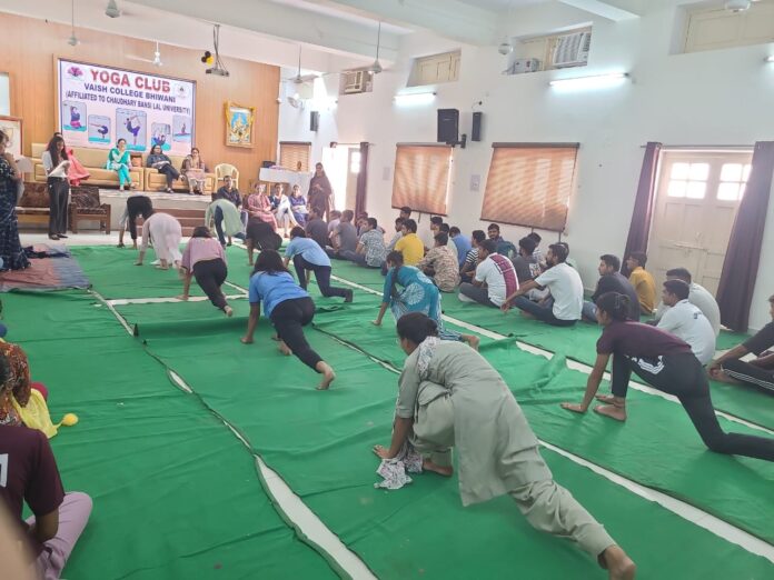 Inter college yoga competition organized by Yoga Club of Vaishya Mahavidyalaya