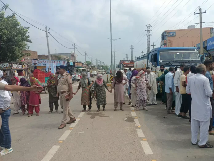 Troubled by the drinking water problem, the villagers of Alewa blocked the road