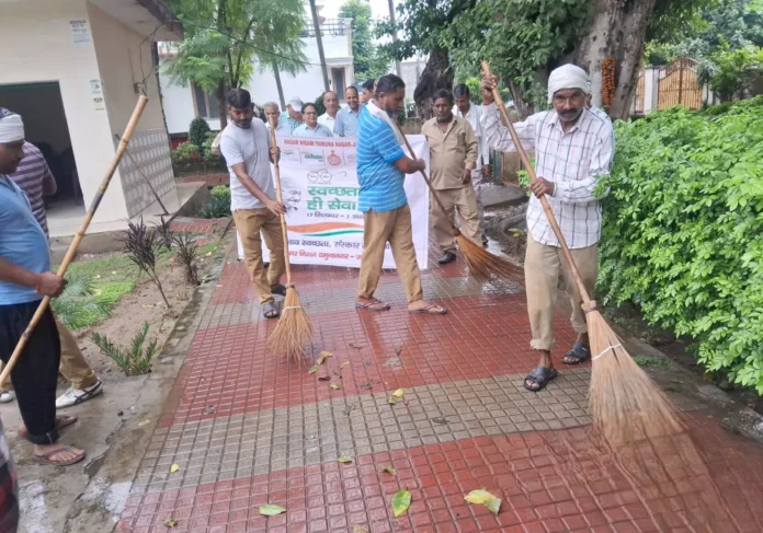 The corporation brightened Swami Vivekanand Park, cleaned every corner and gave the message of cleanliness