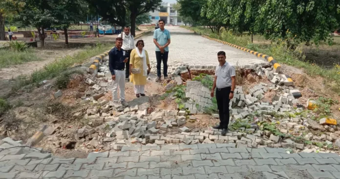 6 polling booths in Government Model Sanskriti School, CC road damaged to reach the polling station