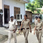 कनीना शहर व ग्रामीण क्षेत्र में फ्लैग मार्च निकालते पुलिस और सीएपीएफ के जवान।