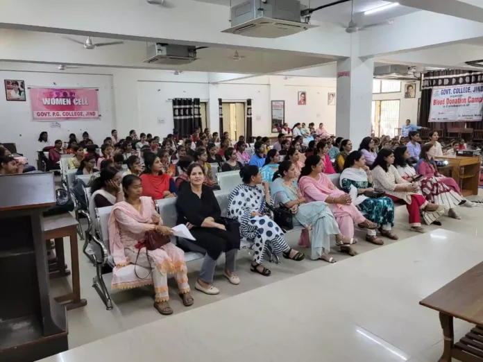 Seminar on health and hygiene held in Government College