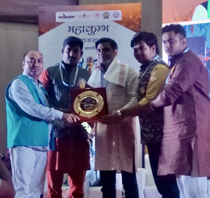 Rajendra Arya of village Bawania honored in Kavi Kumbh Lucknow