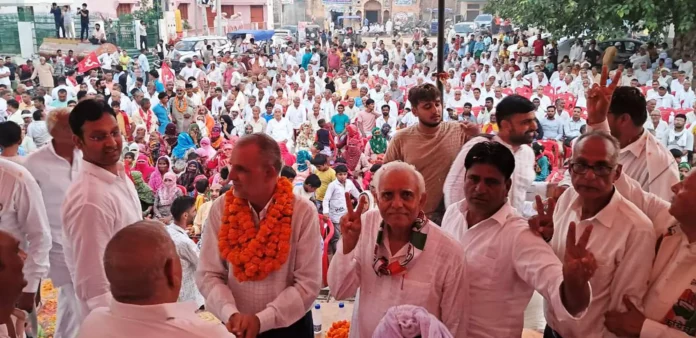 Comrade Om Prakash was warmly welcomed by the people during the public relations campaign