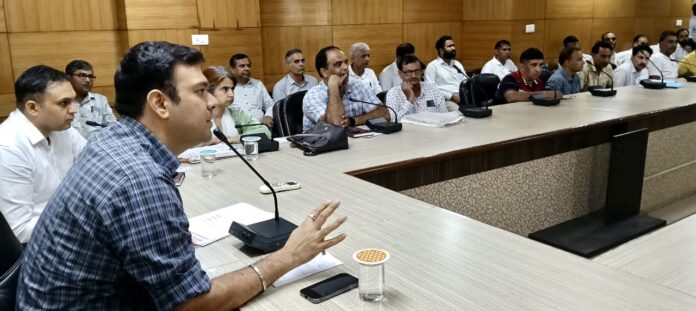 Expenditure observer Ashish Saini held a meeting of officers