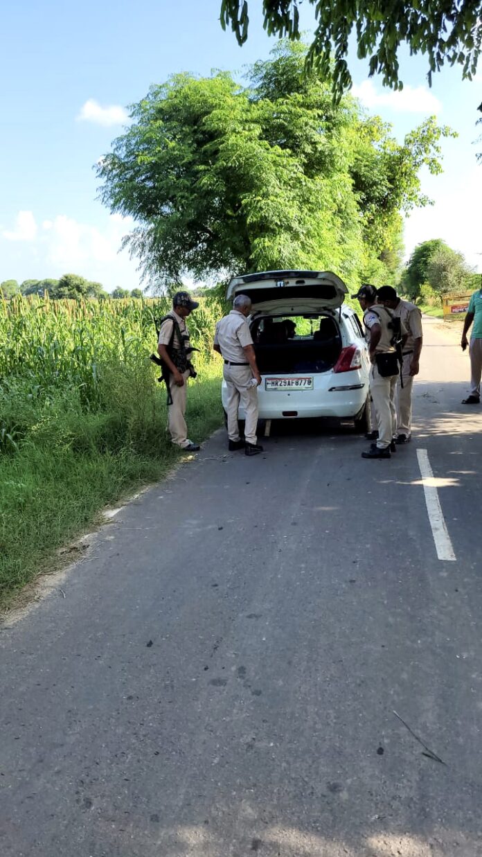 Mahendragarh Police and RPF team blocked the road and did special checking of vehicles