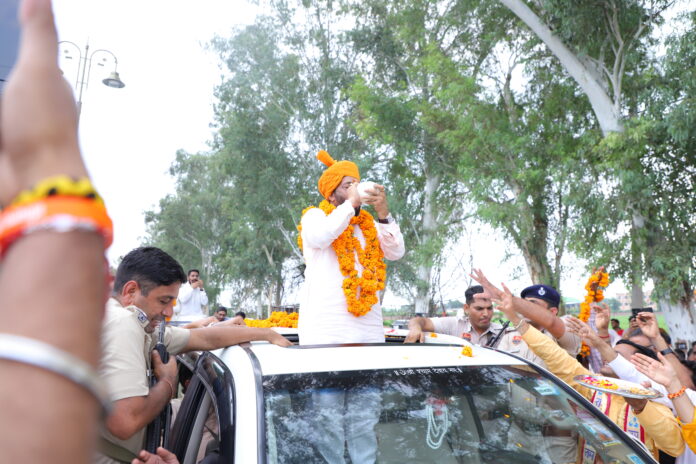 MLA Gopal Kanda sounded the election bugle, entire Sirsa gathered in large numbers for the road show