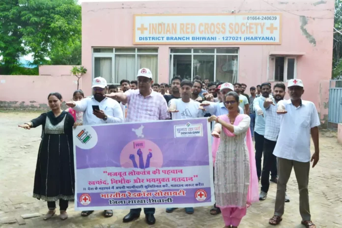 Red Cross Secretary Pradeep Kumar explained the importance of voting to the youth and administered the oath to vote