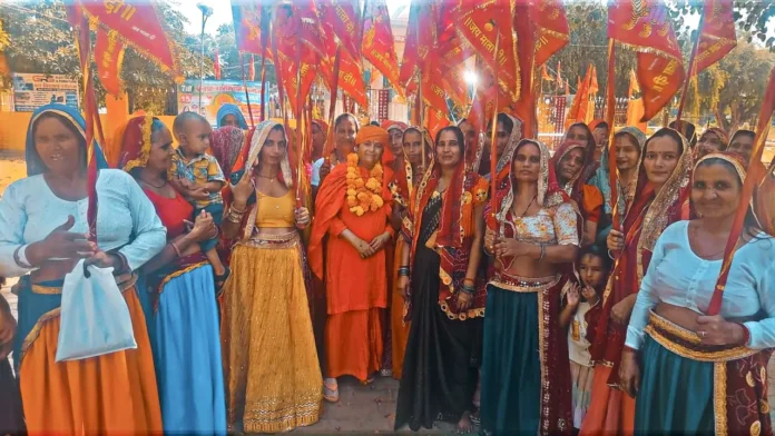 A group of women devotees reached Mata Bhura Bhavani temple, Sisoth