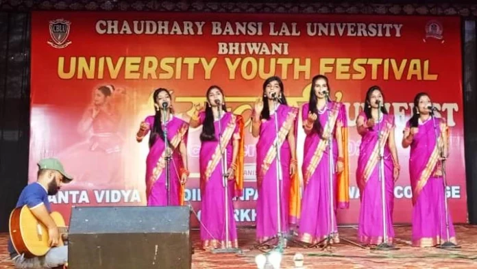 Adarsh ​​Mahila Mahavidyalaya wins youth festival