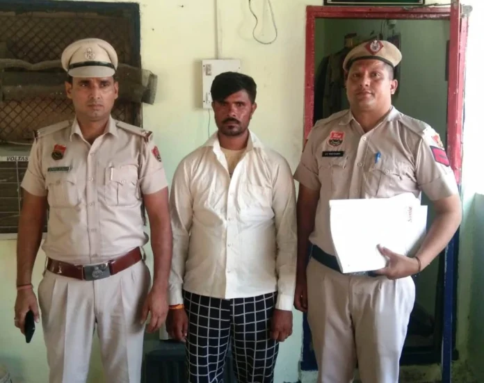 Another accused absconding for 3 years arrested for stealing jewelery and cash from a womans bag