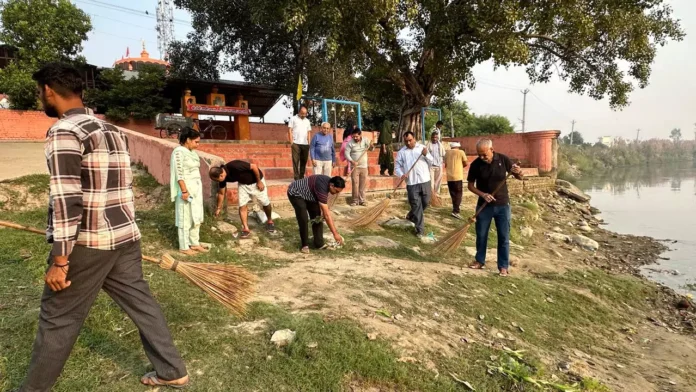 Cleanliness drive organized by Rotary Club