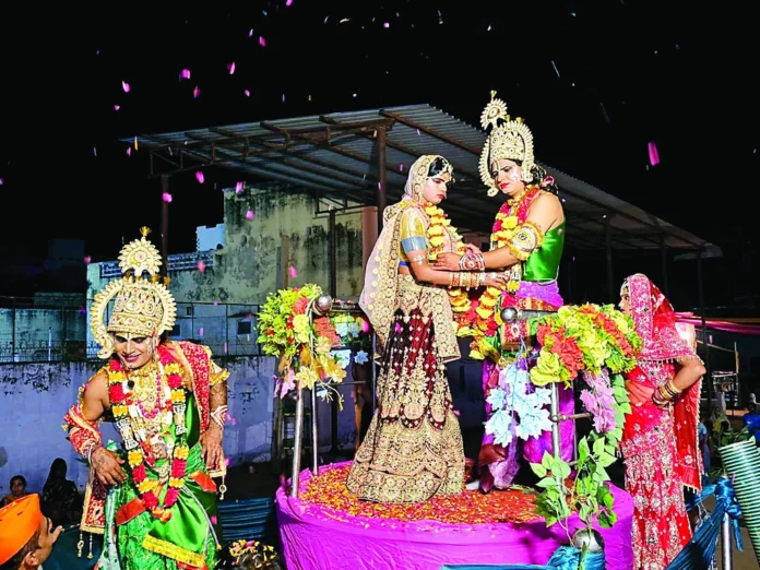 Dhanush Yagya and Sita Swayamvar were staged in Ram Leela.