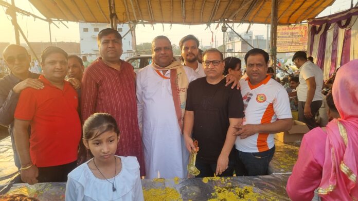 Langar Prasad distributed by Jain family on the occasion of Vijay Dashami festival